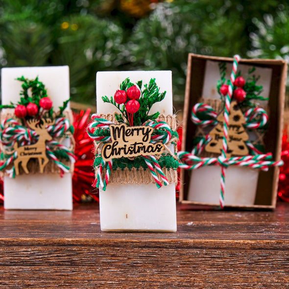 Personalized Scented Soaps for Christmas Gifts, Custom Christmas Soap Favors for Family & Friends, Holiday Gift Ideas: Scented Soaps Items designed by Happy Times Favors, a handmade gift shop. Scented Soap decorated with real natural dried flowers and personalized wooden name tag. Ideal for Christmas, Noel, New Year, Happy Holiday. Personalized Christmas Gifts, Custom Gifts for Christmas, Christmas decorations, ornaments, Christmas Natural soap.