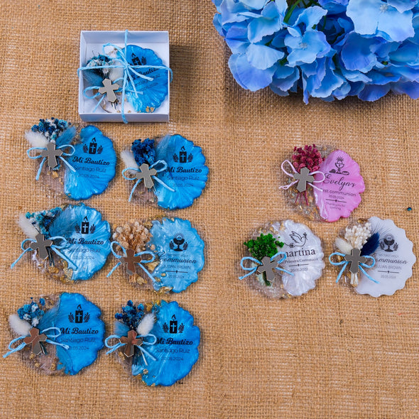 Personalized Baptism Epoxy Magnet, Custom Epoxy Fridge Magnet, First Communion, Quinceañera, Sweet 16 Favors, Confirmation, Christening Items designed by Happy Times Favors, a handmade gift shop. Epoxy Resin magnet favor decorated with real natural dried flowers and Custom UV Design. Ideal for baptism, wedding favors, Sweet 16, Quince, Quinceañera Confirmation, unique gifts for guests, thank you gifts, Baby shower, bridal shower, party gifts.